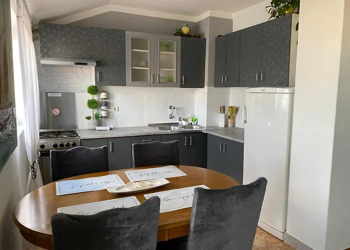 Nicole شقة زادار