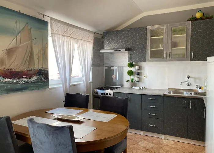 Nicole شقة زادار